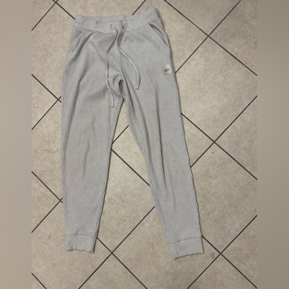 ALO Yoga Muse Sweatpants retail 118$